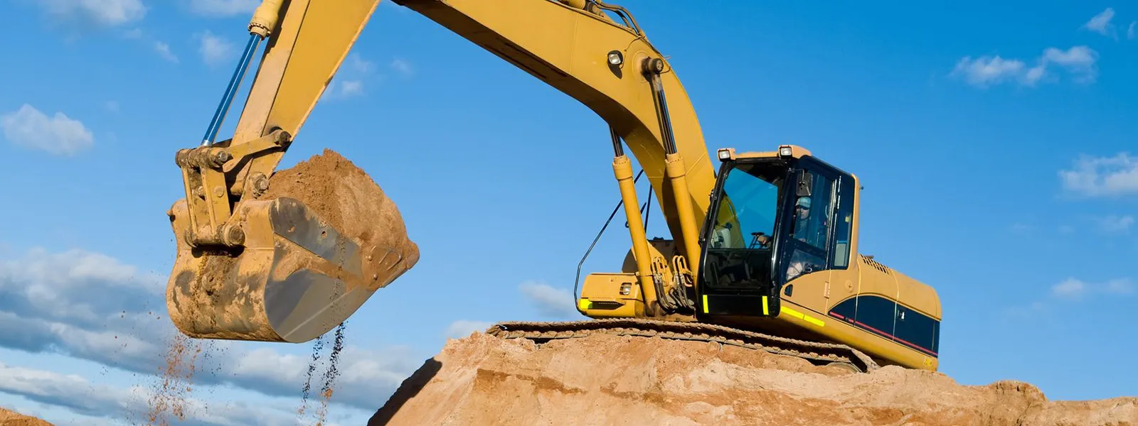Mine and quarry loader bucket